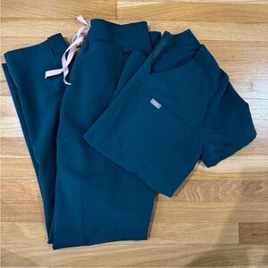 Figs Caribbean Blue Scrub Set